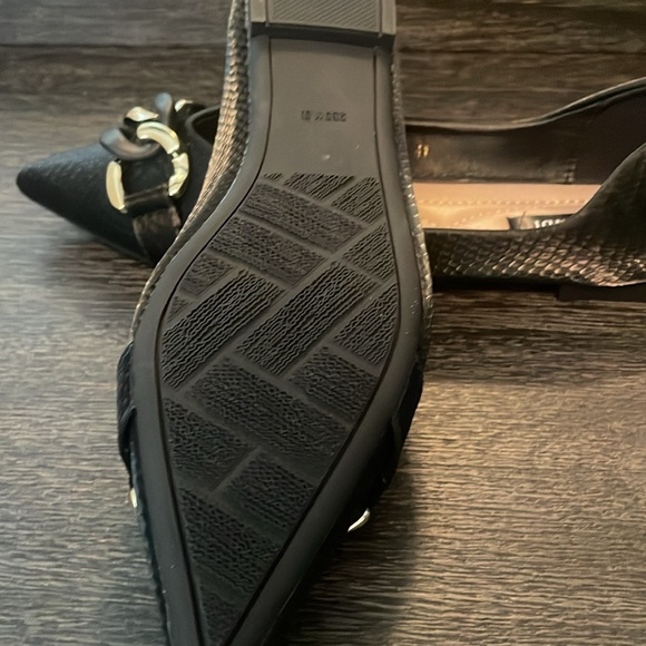 Black flats with buckle detail - Picture 2 of 3